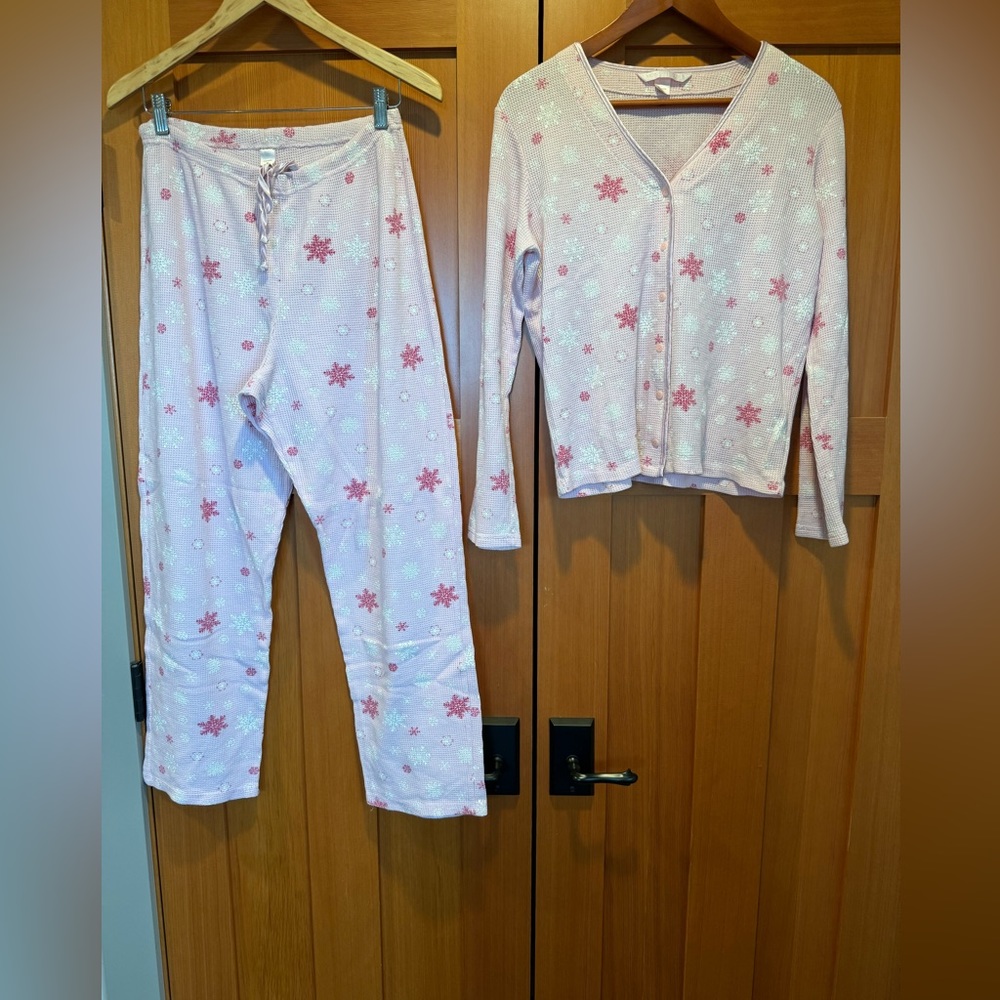 Women's Victorias Secret Pajama lounge wear Set pink snowflakes
